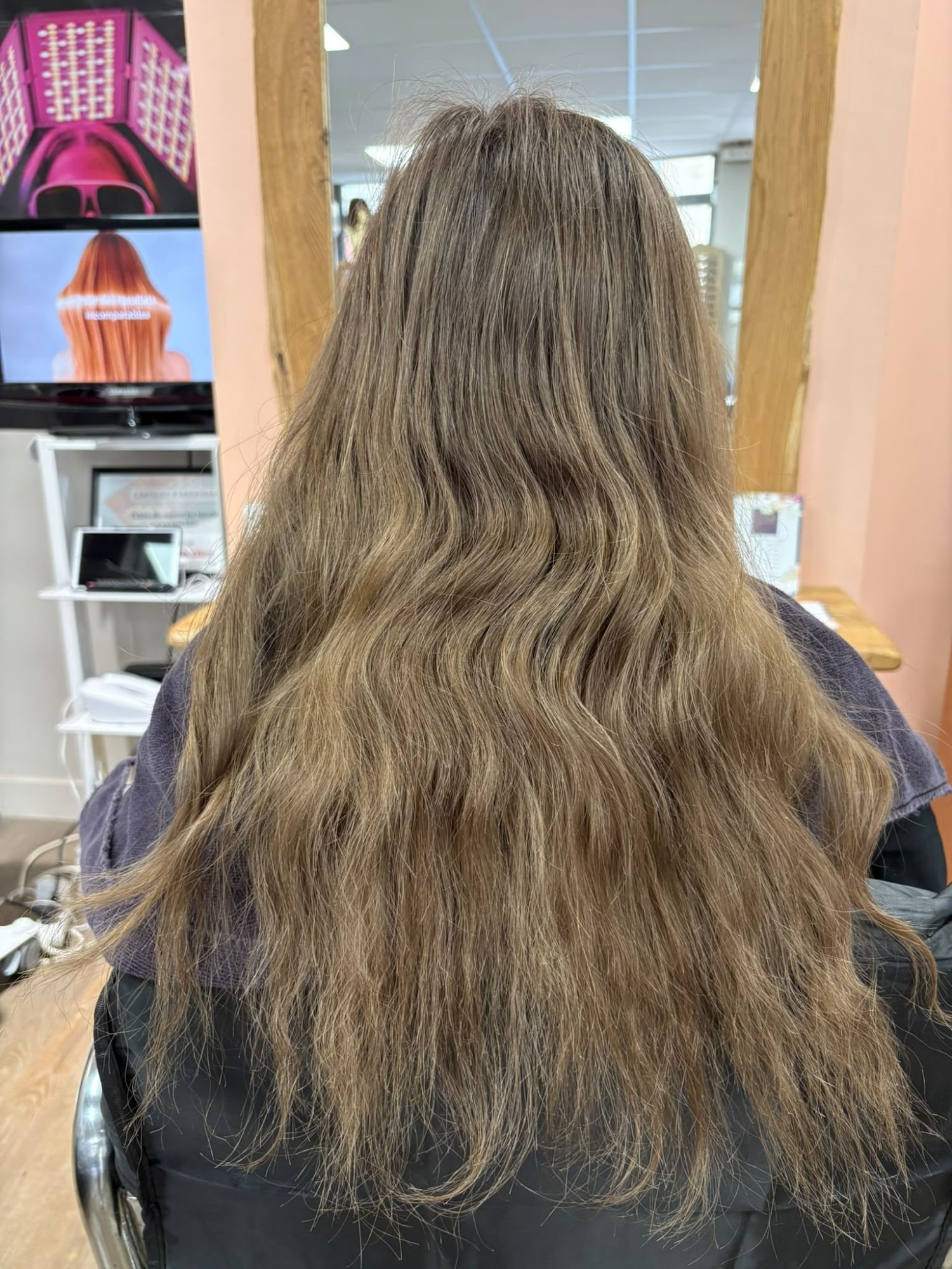 Châtain doré ondulé sur cheveux longs